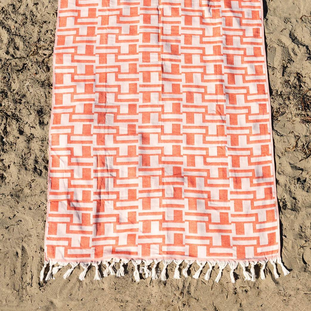 Catania Peshtemal, Lightweight and Quick-Drying Turkish Peshtemal Beach Towels. Versatile and Eco-Friendly.