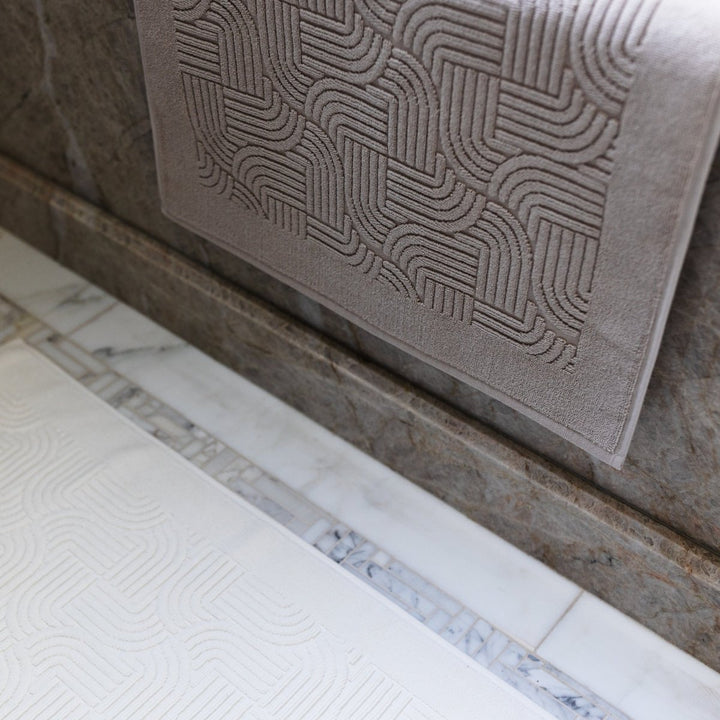 Morning Fog Bath Mat, Lightweight and Absorbent Turkish Cotton Towels. Luxuriously Soft and Eco-Friendly.