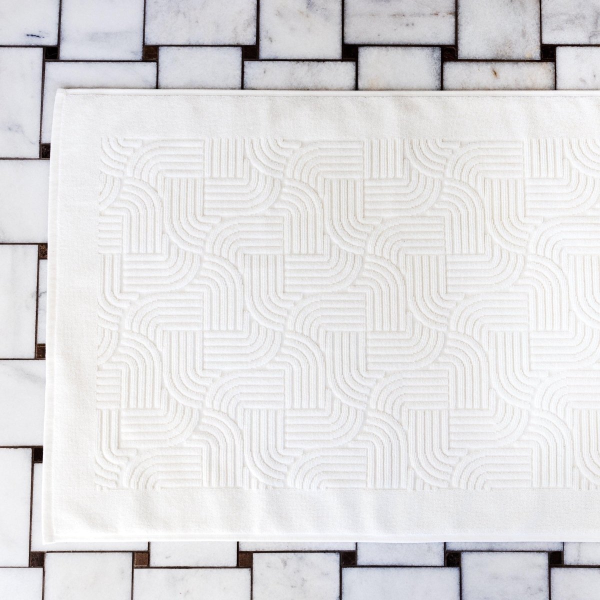 Morning Fog Bath Mat, Lightweight and Absorbent Turkish Cotton Towels. Luxuriously Soft and Eco-Friendly.