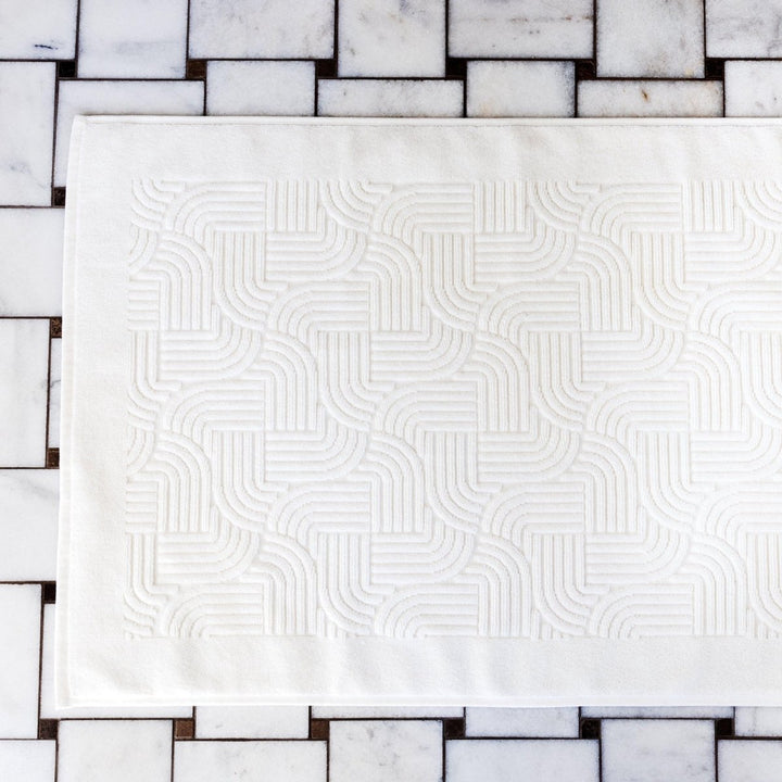 Morning Fog Bath Mat, Lightweight and Absorbent Turkish Cotton Towels. Luxuriously Soft and Eco-Friendly.