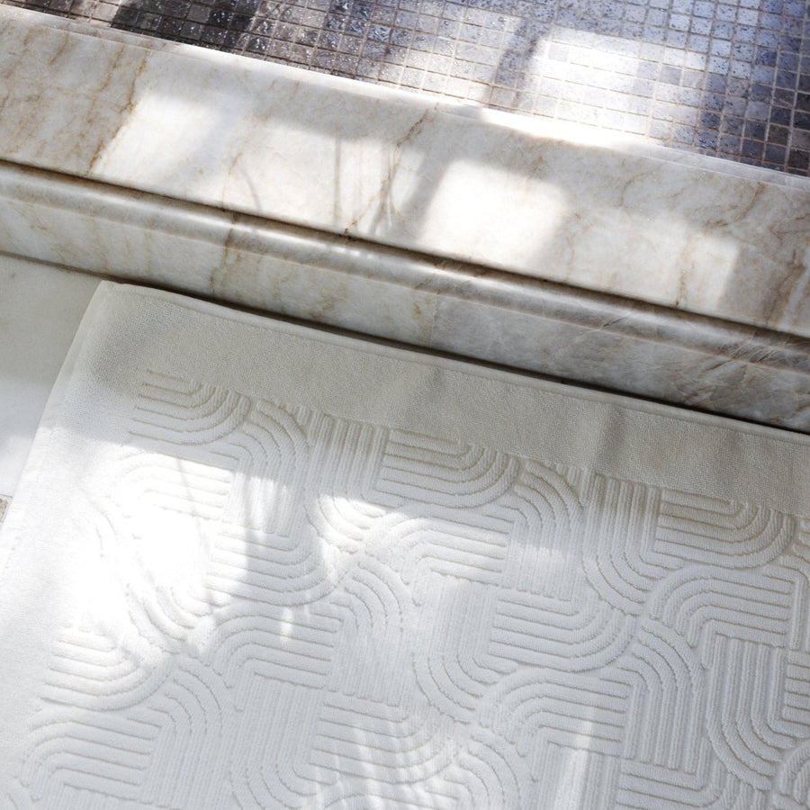 Morning Fog Bath Mat, Lightweight and Absorbent Turkish Cotton Towels. Luxuriously Soft and Eco-Friendly.